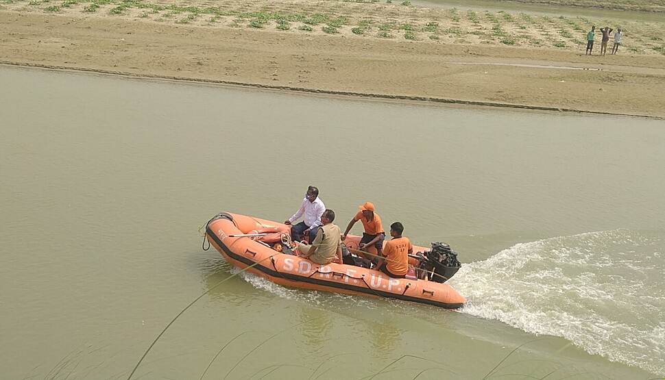 बलरामपुर: नदी में नहाने गए 3 बच्चे लापता, तलाश में जुटी SDRF