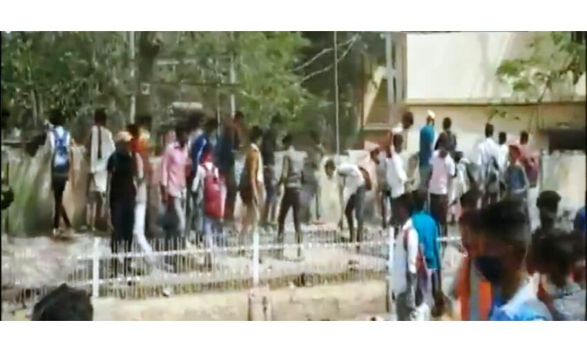 बिहार : कोरोना के कारण कोचिंग बंद कराने गई प्रशासन की टीम पर छात्रों ने किया हमला