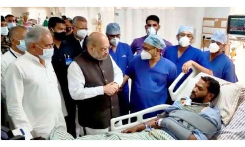 गृहमंत्री शाह ने अस्पताल पहुंचकर घायल जवानों का हाल जाना, कहा - बलिदान व्यर्थ नहीं जाएगा