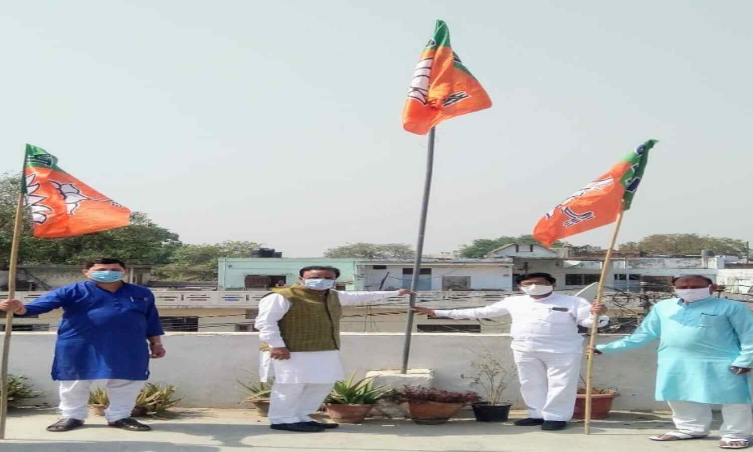 भाजपा लखनऊ महानगर ने मनाया स्थापना दिवस, वरिष्ठों को किया सम्मानित