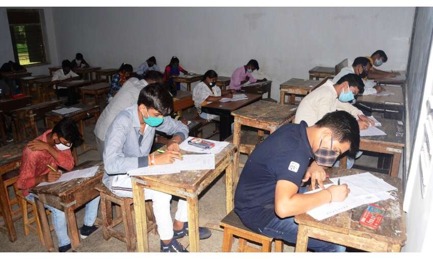परीक्षा पर कोरोना का साया : 9वीं से 12 वीं के विद्यार्थियों को मिले दो विकल्प