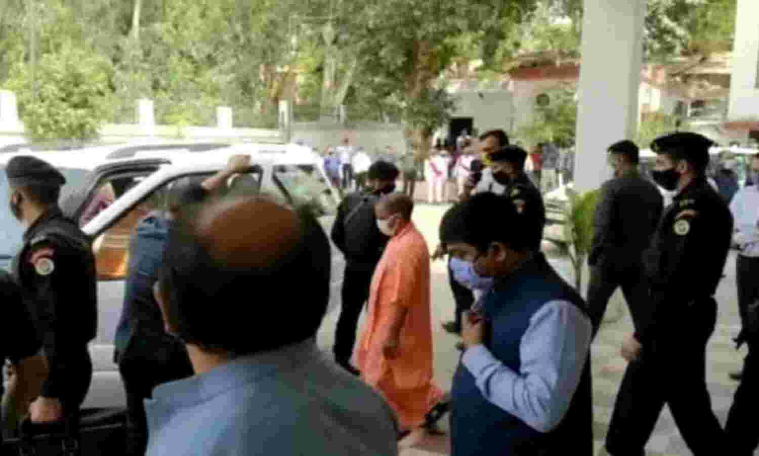 प्रयागराज: भाजपा विधायक संजय गुप्ता को प्रशासन ने सिखाया सबक