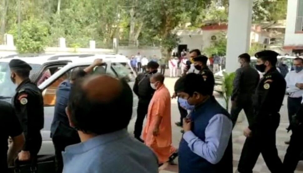 प्रयागराज: भाजपा विधायक संजय गुप्ता को प्रशासन ने सिखाया सबक