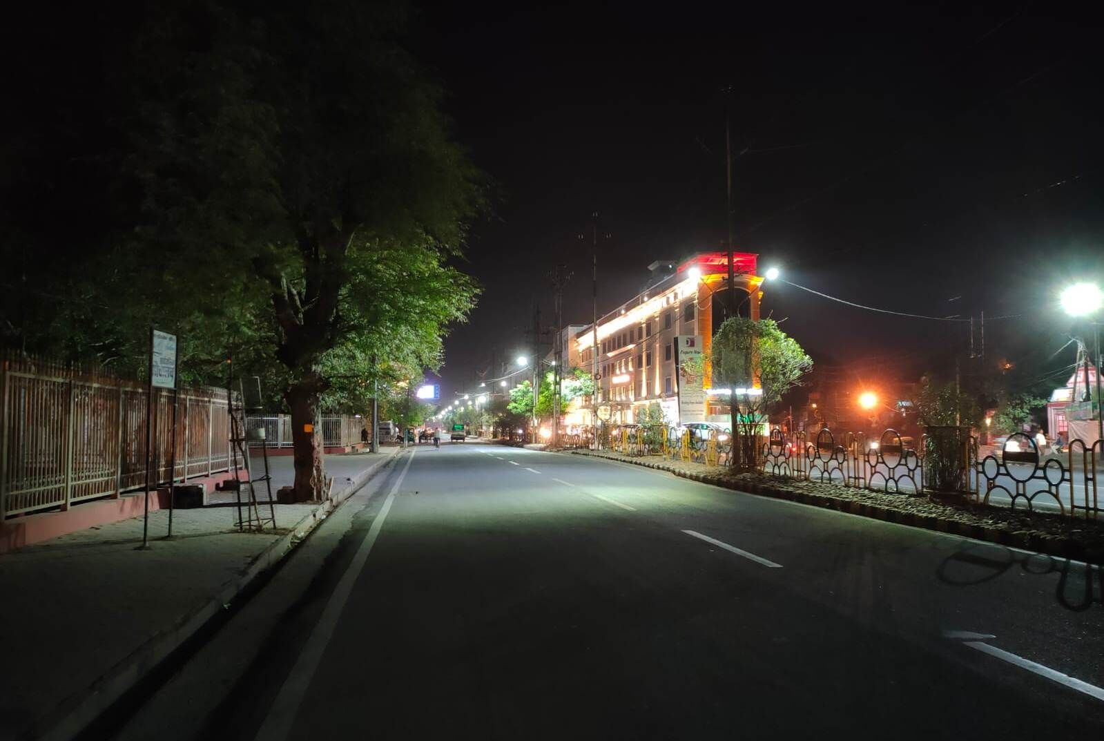 ग्वालियर में शुरू हुआ 60 घंटे का लॉकडाउन, सड़कों पर पसरा सन्नाटा ग्वालियर में शुरू हुआ 60 घंटे का लॉकडाउन, सड़कों पर पसरा सन्नाटा