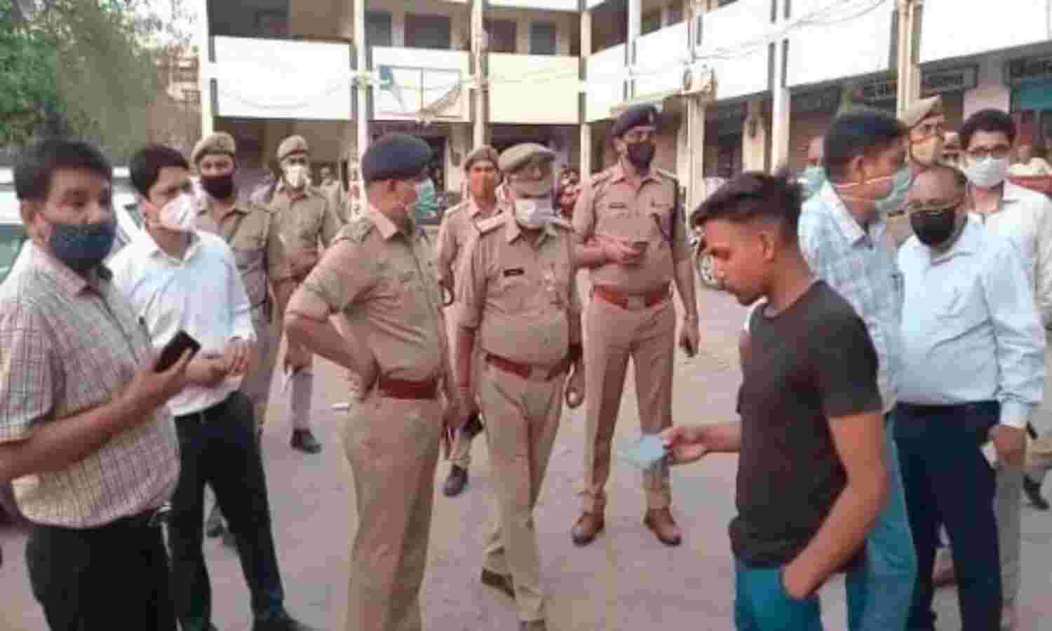 मेरठ: अवैध रूप से कब्जा जमाए एंबुलेंस चालकों पर चला चाबुक, दर्जनों वाहन सीज