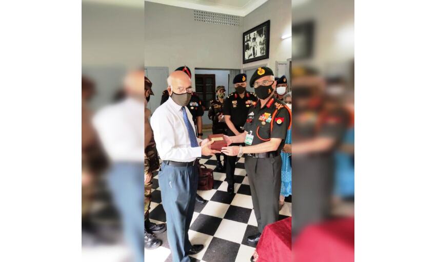 भारत ने बांग्लादेश को एक लाख डोज वैक्सीन उपहार में दी