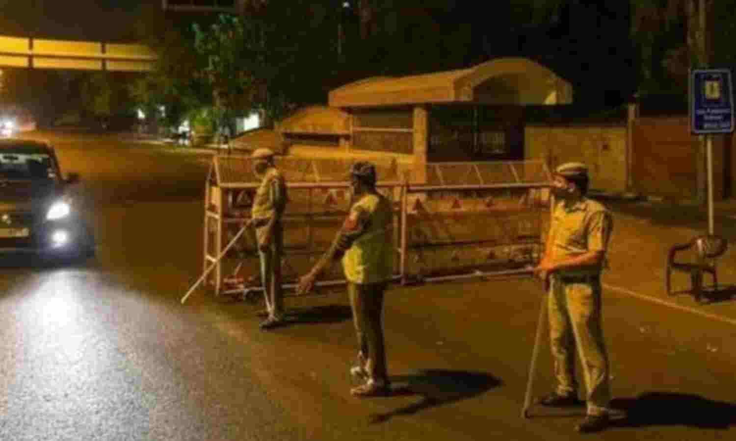 यूपी में कोरोना: 25 जिलों में हालात काबू करने को अलग-अलग समय पर कर्फ्यू