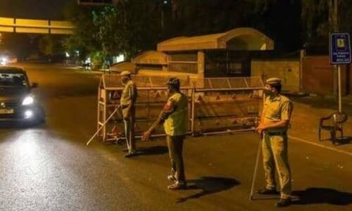 यूपी में कोरोना: 25 जिलों में हालात काबू करने को अलग-अलग समय पर कर्फ्यू