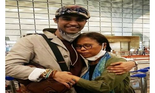 इरफान के बेटे बाबिल को आई पिता की याद, माँ सुतापा ने लिखी भावुक कविता