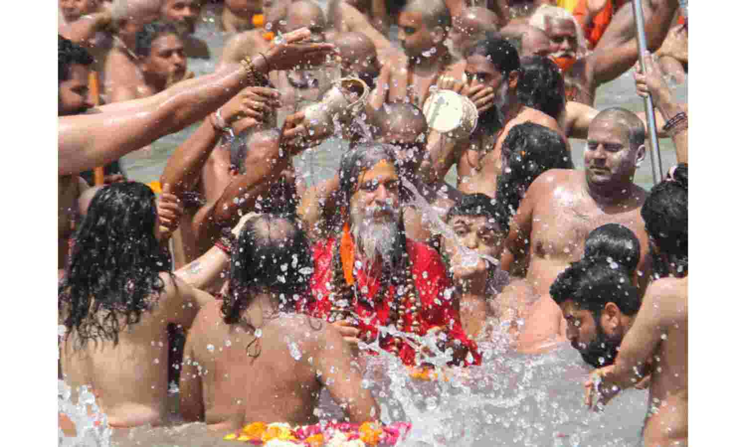 महाकुम्भ का अंतिम शाही स्नान होगा कल, संत लगाएंगे आस्था की डुबकी