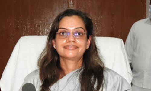 बलिया: डीएम की बड़ी कार्रवाई, कोरोना काल में लापरवाही बरतने पर 4 ACMO से जवाब तलब