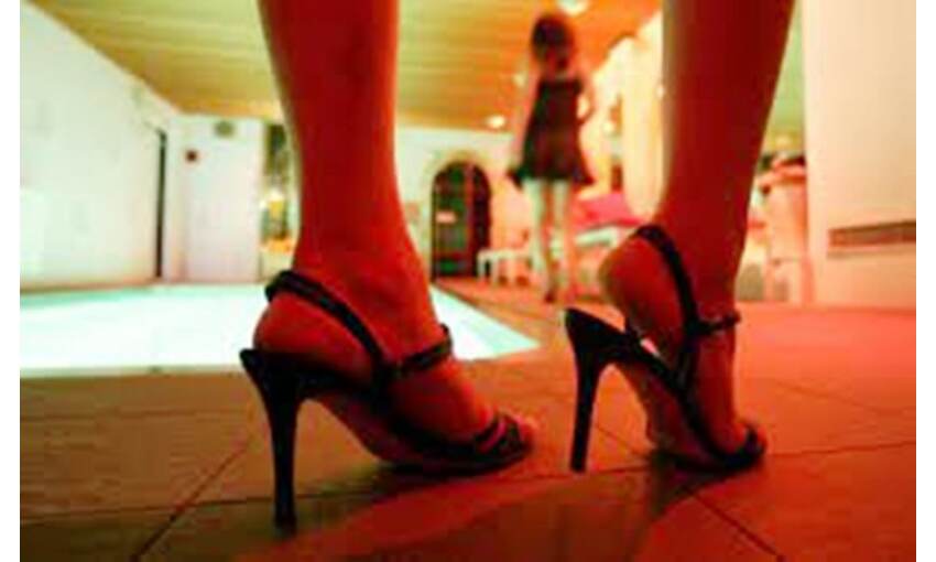 ग्वालियर के पॉश इलाके में सेक्स रैकेट का भंडाफोड़, छह गिरफ्तार ग्वालियर के पॉश इलाके में सेक्स रैकेट का भंडाफोड़, छह गिरफ्तार