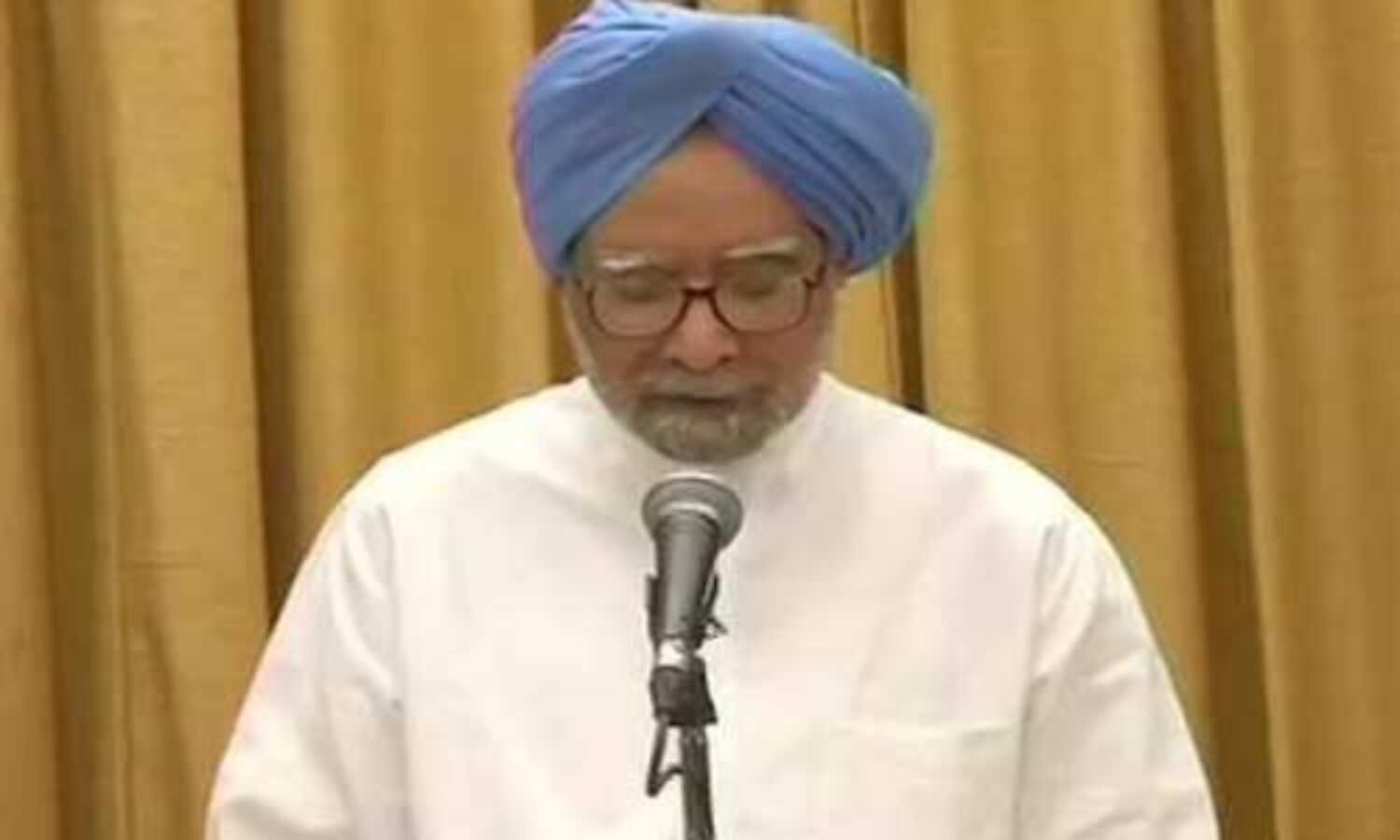 पूर्व पीएम मनमोहन सिंह ने नरेंद्र मोदी को लिखा पत्र, वैक्सीनशन तेज करने की दी सलाह पूर्व पीएम मनमोहन सिंह ने नरेंद्र मोदी को लिखा पत्र, वैक्सीनशन तेज करने की दी सलाह