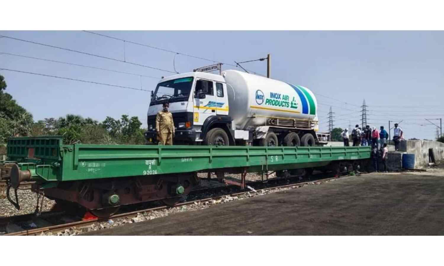 कोरोना मरीजों की सांसें बचाने रेलवे ने कसी कमर, देश भर में पहुंचाई जाएगी ऑक्सीजन