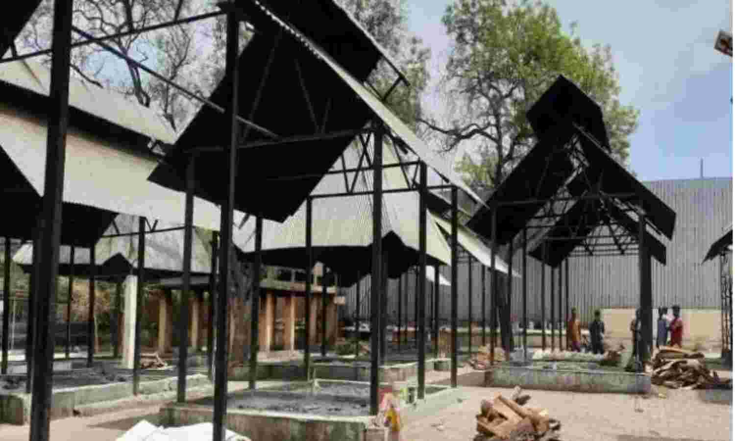 मेरठ: श्मशान घाट पर शवों की बढ़ने लगी संख्या, लोगों से वसूली जा रही ज्यादा रकम