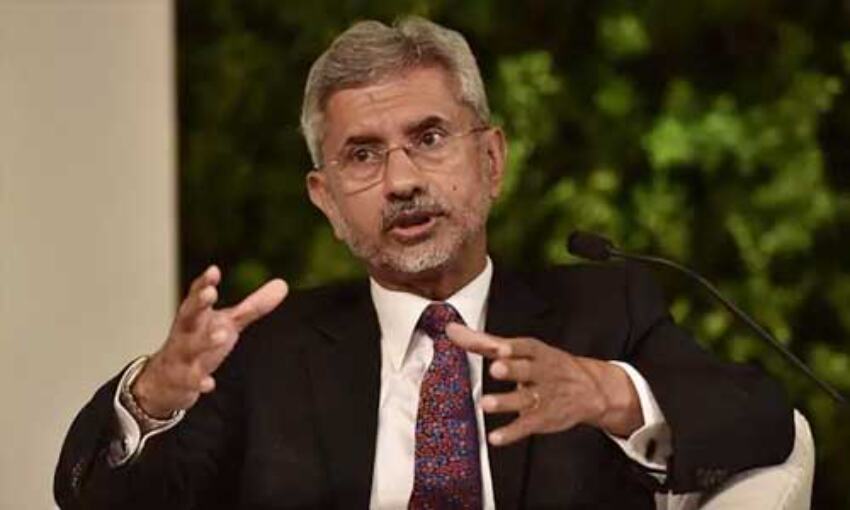 दूसरे देशों को वैक्सीन देने की आलोचना करना संकीर्ण सोच का परिचायक : विदेश मंत्री