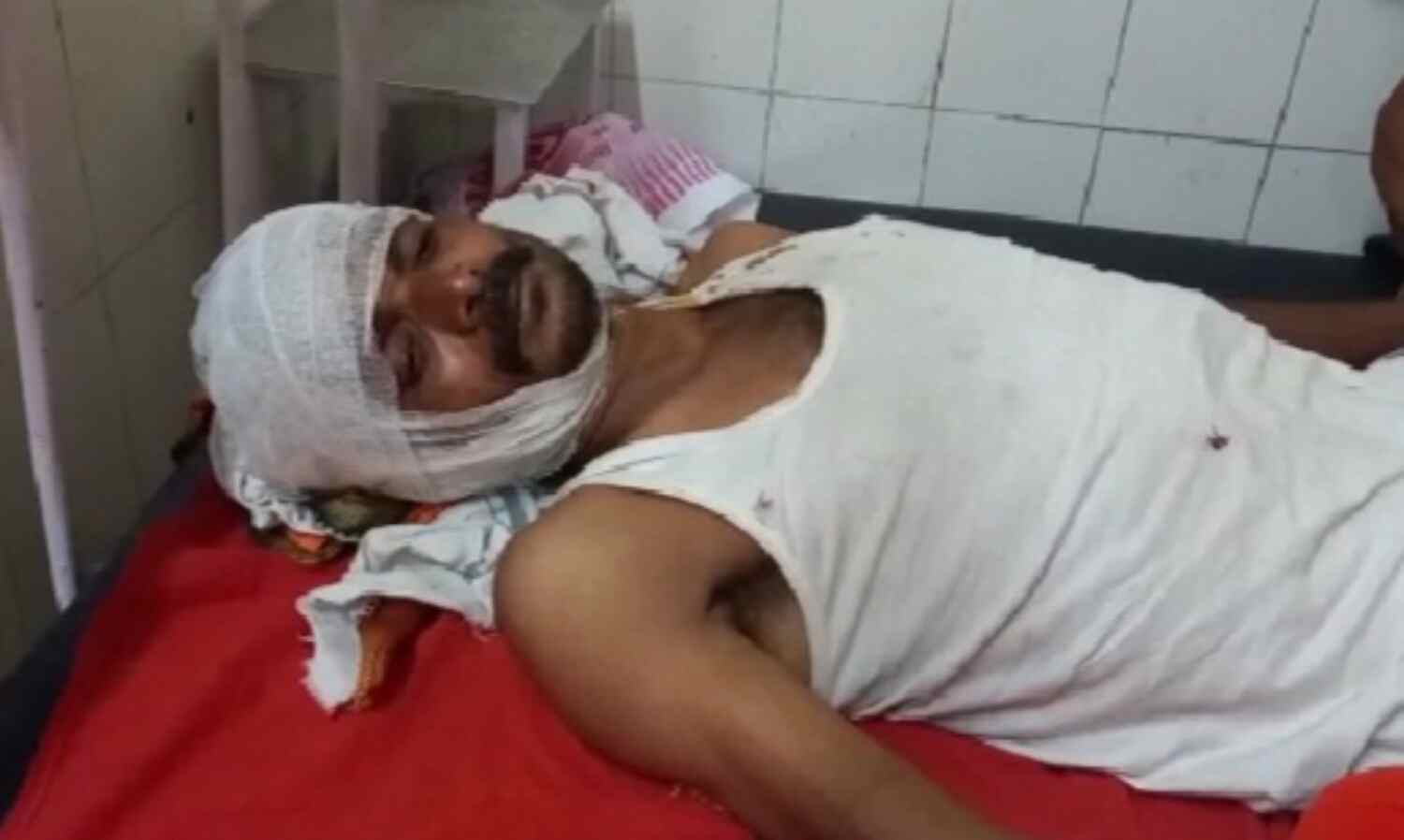 गोंडा: मतदान के दौरान चली गोलियां व हथगोले, 5 घायल