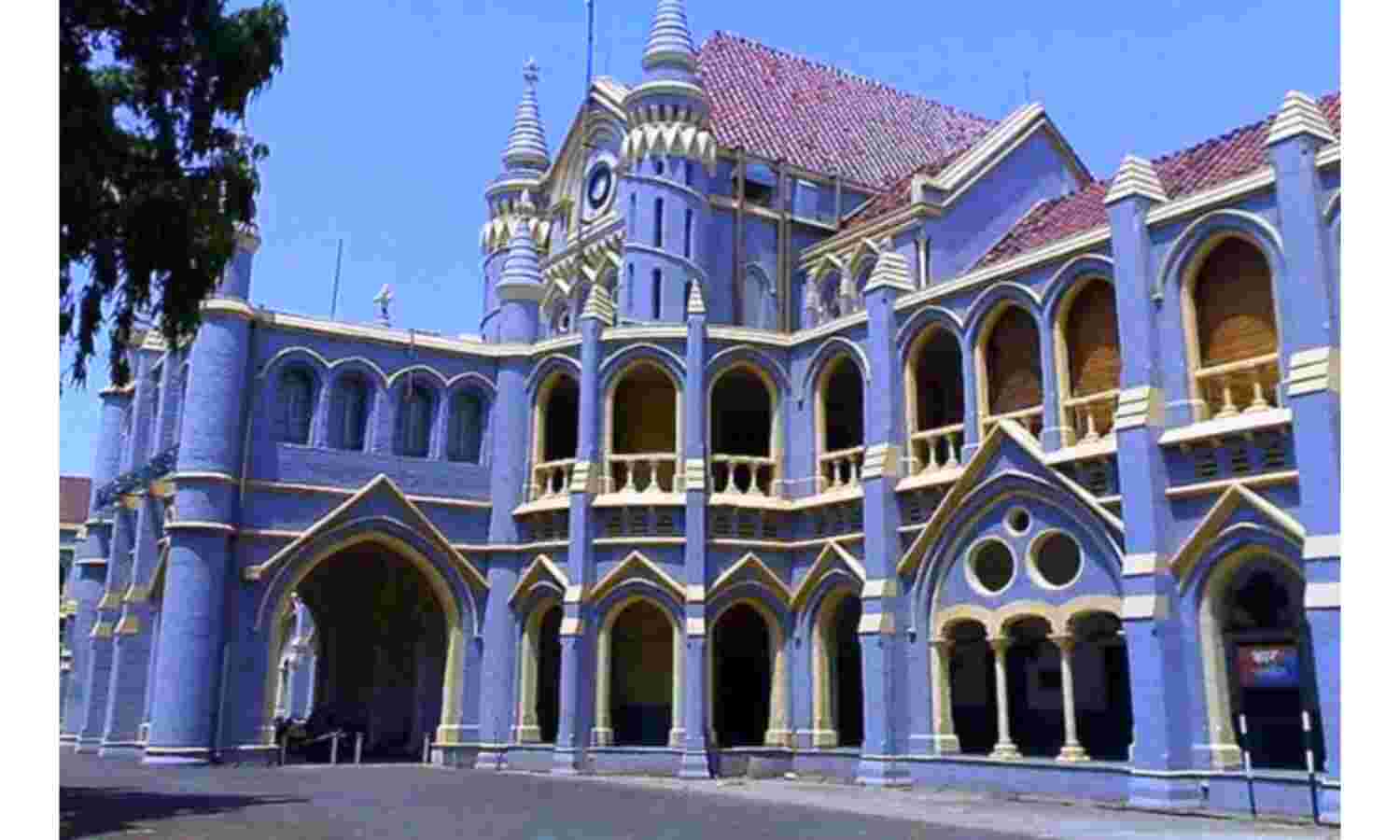 हम मूकदर्शक बनकर नहीं देख सकते, रेमडेसिविर इंजेक्शन की कीमत अस्पताल में चस्पा की जाए : हाईकोर्ट हम मूकदर्शक बनकर नहीं देख सकते, रेमडेसिविर इंजेक्शन की कीमत अस्पताल में चस्पा की जाए : हाईकोर्ट