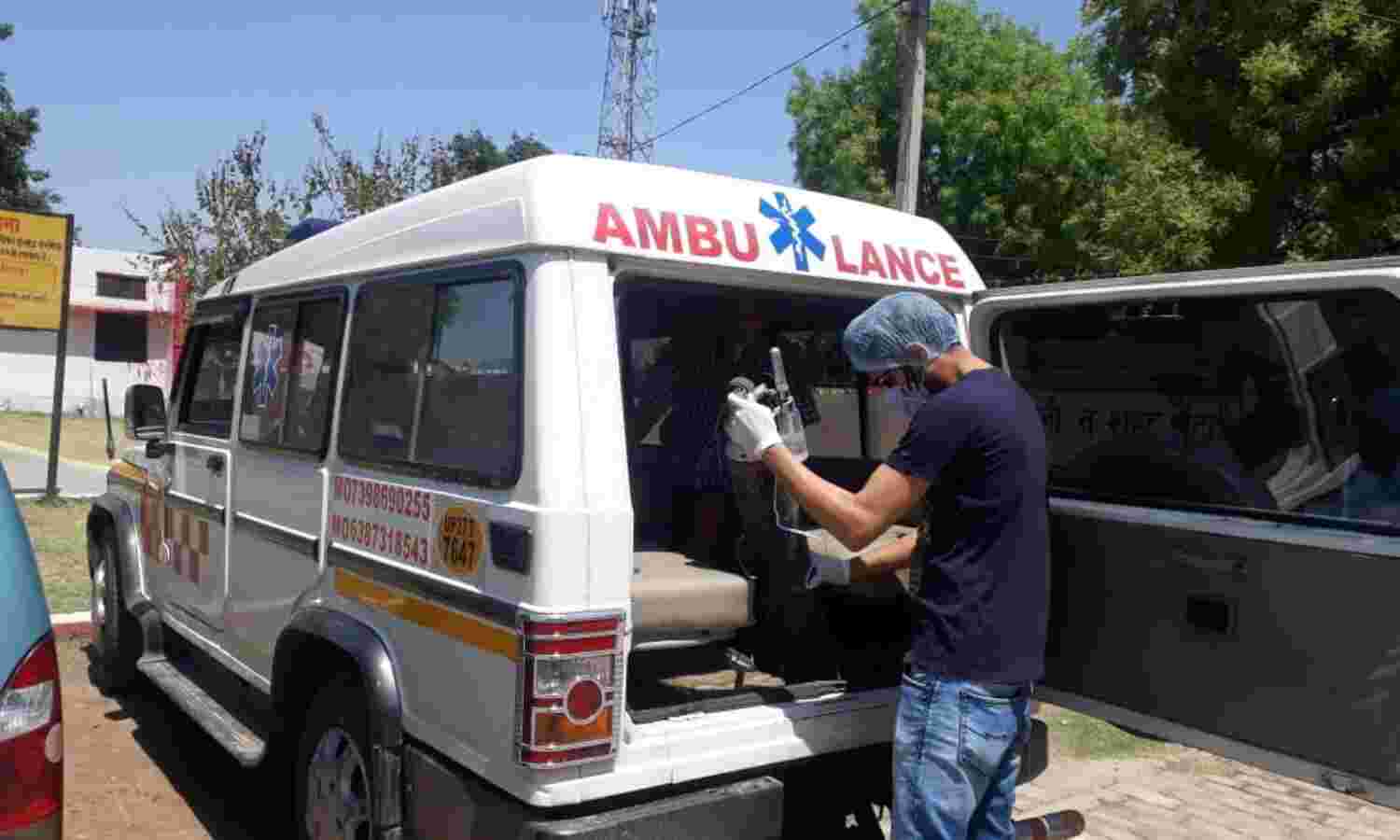 सीतापुर: सगाई कैंसिल कर कोरोना के खिलाफ जंग में उतरे CSC खैराबाद में तैनात डॉ सुमित शुक्ला ने जीता लोगों का दिल