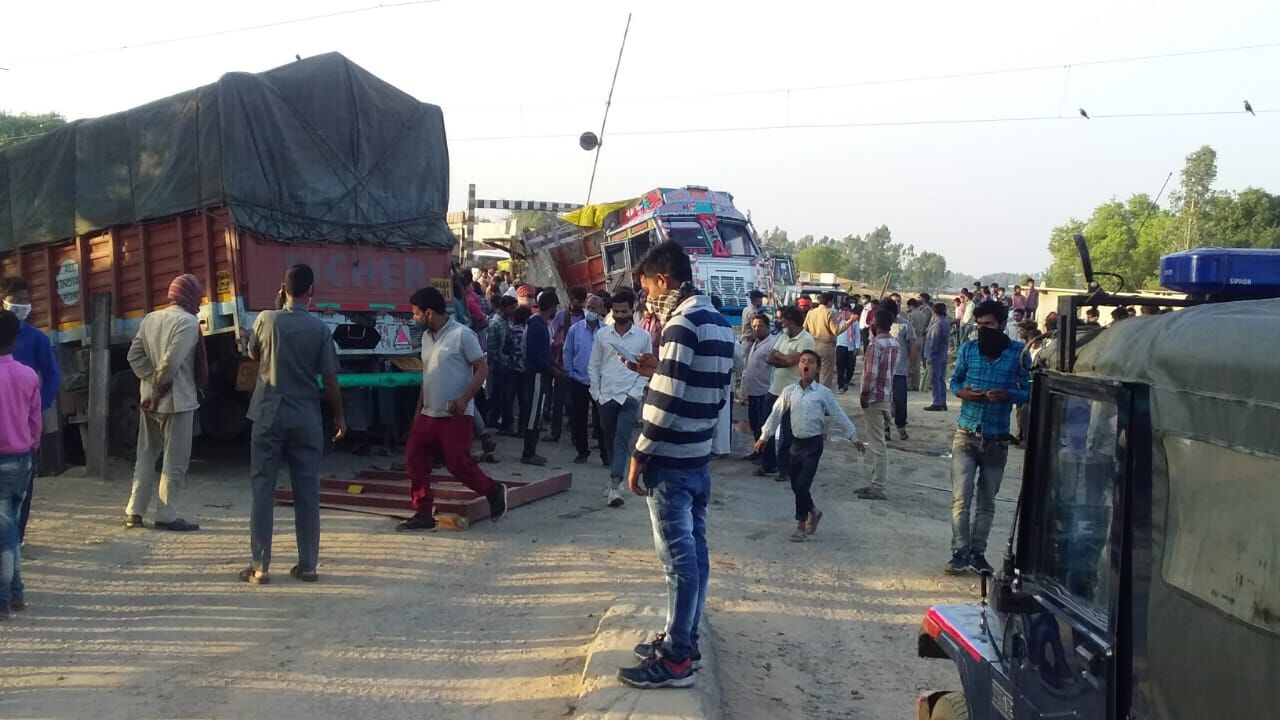 शाहजहांपुर: ट्रैक पर फंसे बाइक-ट्रक को चंडीगढ़ एक्सप्रेस ने रौंदा, 5 की मौत, CM ने किया मुआवजे का एलान