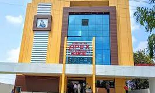 बरेली: एपेक्स हॉस्पिटल का कारनामा, मौत हुई युवक की और परिजनों को दिया वृद्ध का शव