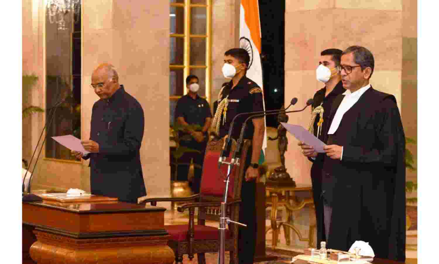 एनवी रमना बने नए मुख्य न्यायाधीश, राष्ट्रपति ने दिलाई शपथ