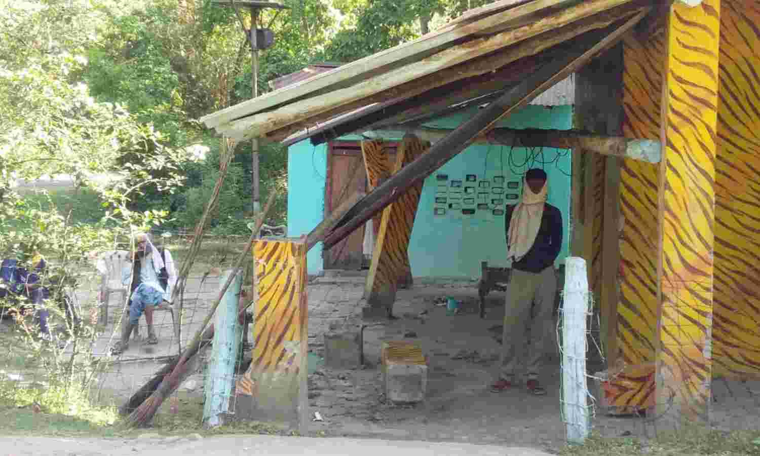 बहराइच: अनियंत्रित स्कार्पियो से वन बैरियर बुरी तरह क्षतिग्रस्त, बाल बाल बचे बैरियर कर्मचारी बहराइच: अनियंत्रित स्कार्पियो से वन बैरियर बुरी तरह क्षतिग्रस्त, बाल बाल बचे बैरियर कर्मचारी