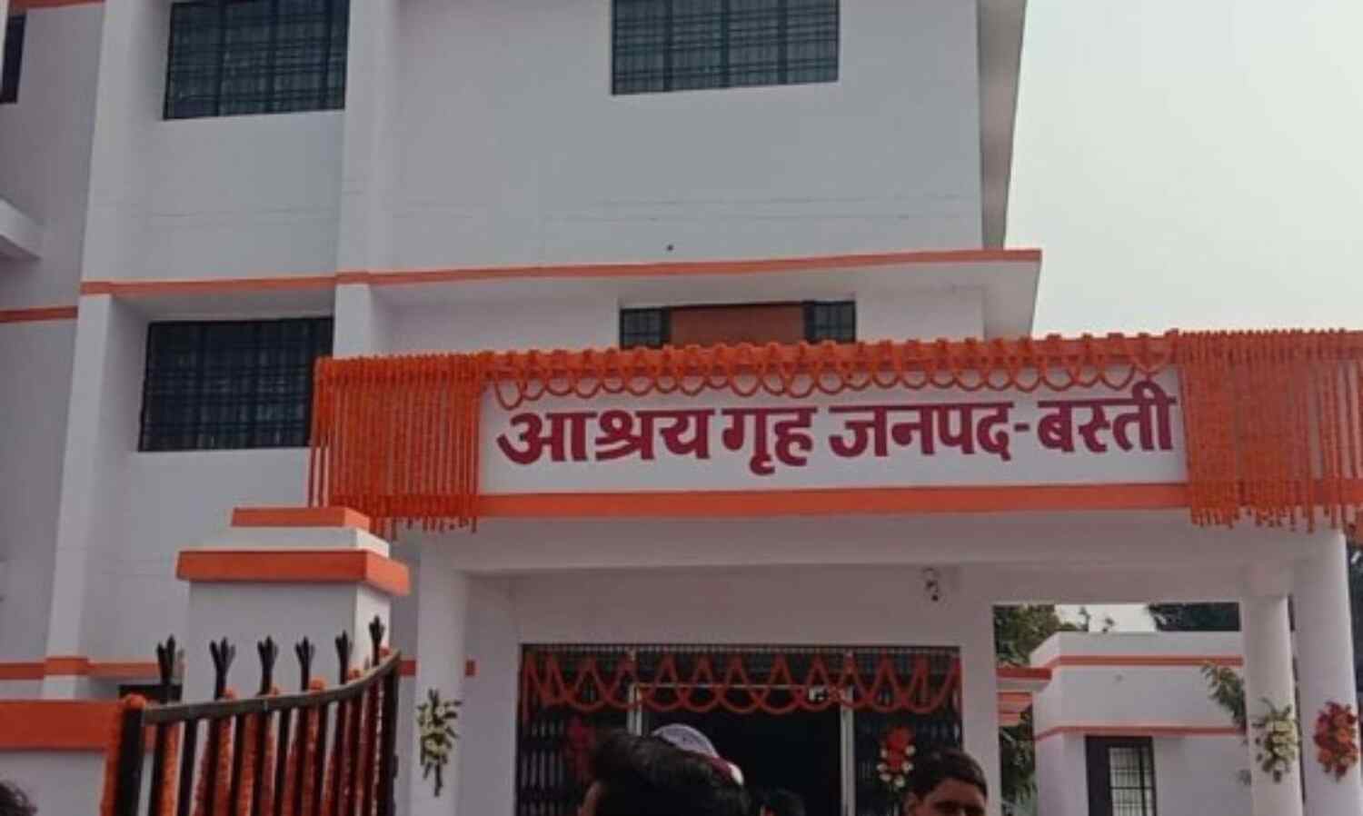 बस्ती: आश्रय स्थल को एल 1 कोविड अस्पताल में किया गया तब्दील