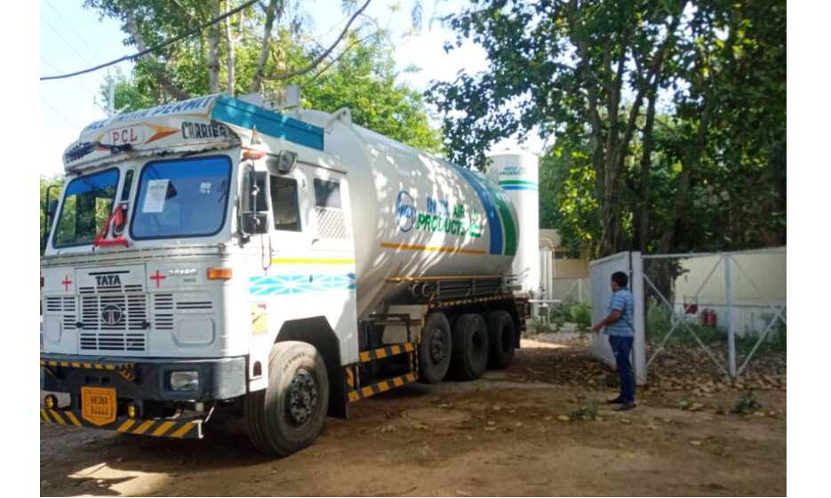 राहत भरी खबर : ऑक्सीजन टैंकर पहुंचा ग्वालियर , 3 और बड़े टैंकर आएंगे राहत भरी खबर : ऑक्सीजन टैंकर पहुंचा ग्वालियर , 3 और बड़े टैंकर आएंगे