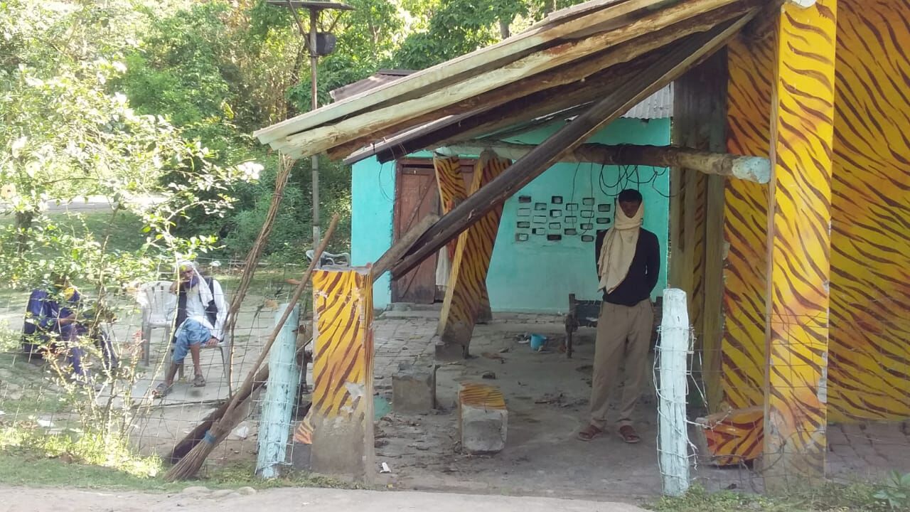 बहराइच: अनियंत्रित स्कार्पियो से वन बैरियर बुरी तरह क्षतिग्रस्त, बाल बाल बचे बैरियर कर्मचारी बहराइच: अनियंत्रित स्कार्पियो से वन बैरियर बुरी तरह क्षतिग्रस्त, बाल बाल बचे बैरियर कर्मचारी