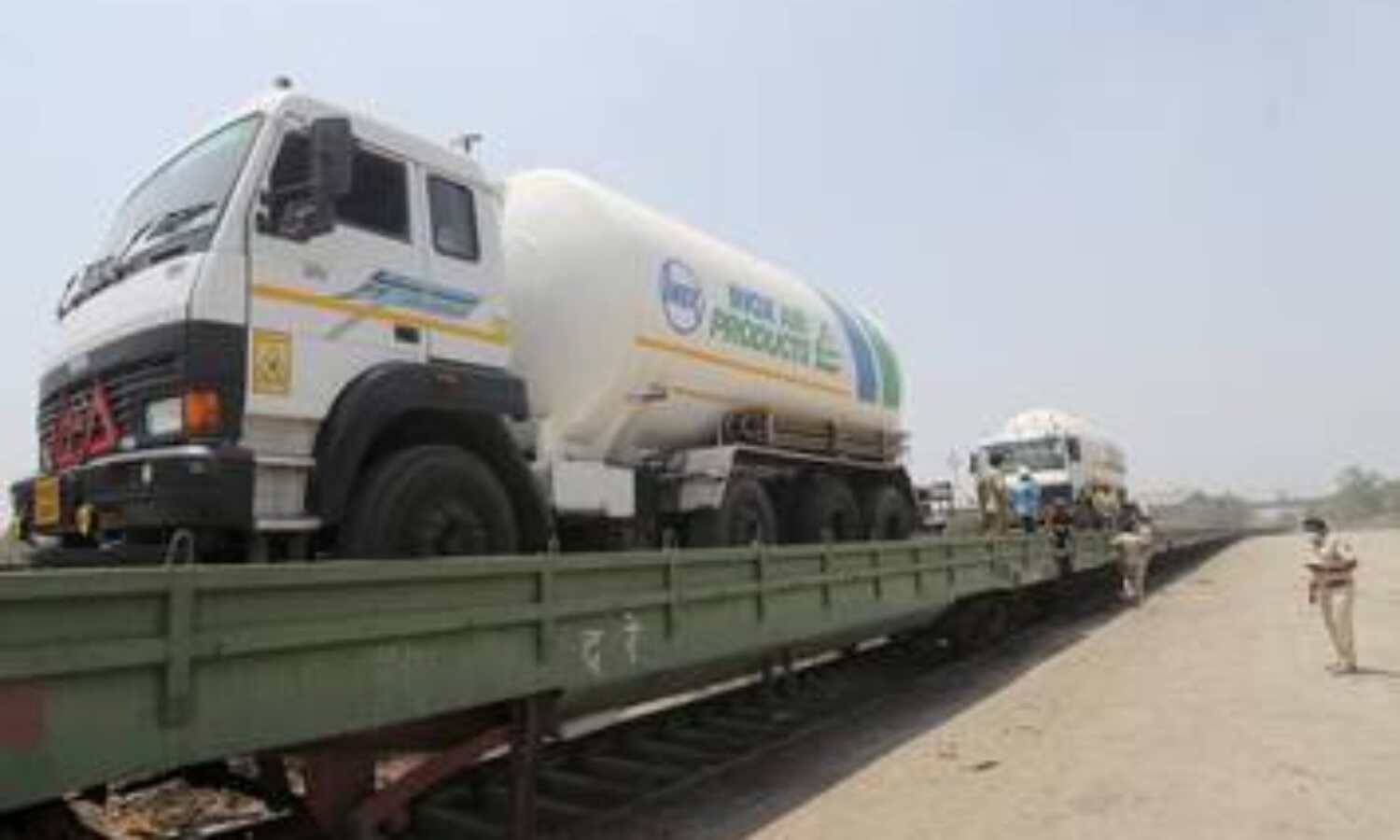 छत्तीसगढ़ के सीएम भूपेश बघेल ने भेजा ऑक्सीजन टैंकर, प्रियंका गांधी की पहल पर राजनीति शुरू