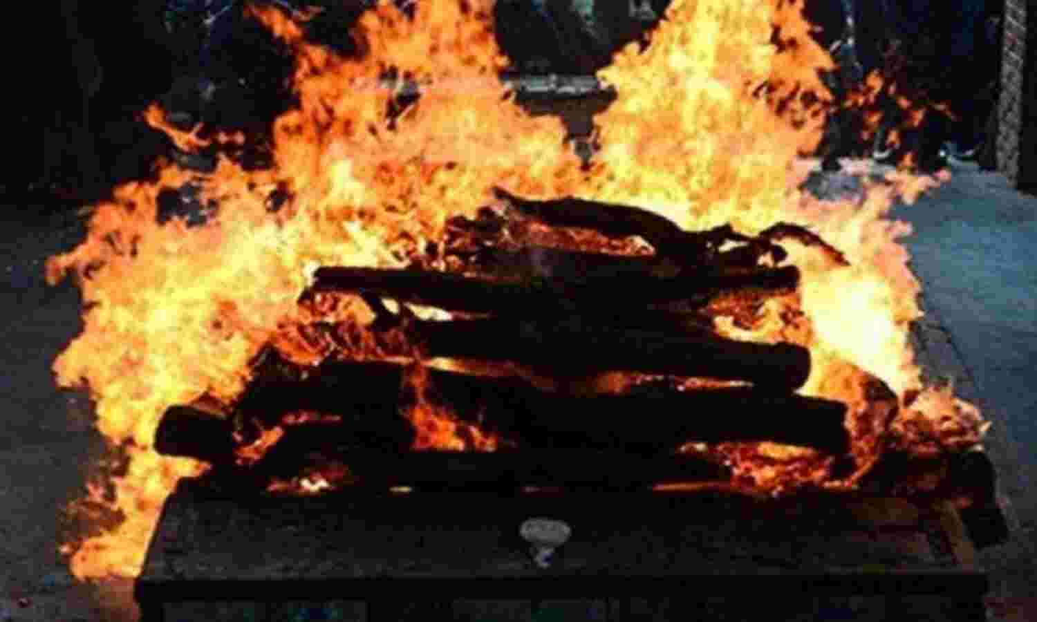 यूपी में अंतिम संस्कार पर शुल्क नहीं, धार्मिक मान्यताओं का होगा पालन यूपी में अंतिम संस्कार पर शुल्क नहीं, धार्मिक मान्यताओं का होगा पालन