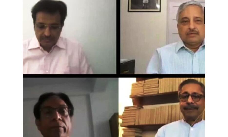 देश के 4 बड़े डॉक्टरों ने कोरोना से बचने की दी सलाह, जानिए क्या कहा...