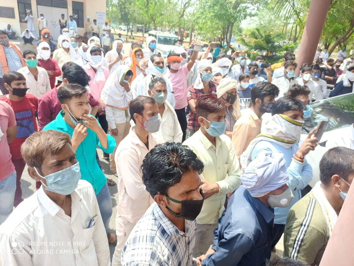 कानपुर देहात: सैकड़ों ग्रामीण डीएम-एसपी से मिले, मुंगीसापुर में पुनः मतदान की मांग की