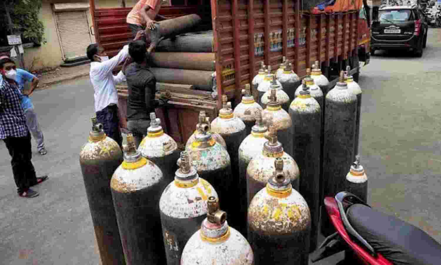 पल-पल ऑक्सीजन की बढ़ रही सप्लाई, बेड्स की संख्या में भी हो रहा ईजाफा पल-पल ऑक्सीजन की बढ़ रही सप्लाई, बेड्स की संख्या में भी हो रहा ईजाफा