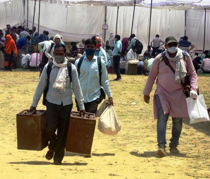 सीतापुर: आज मतदाता बनेगें विधाता, पेटियों में बंद होगा प्रत्याशियों का भाग्य