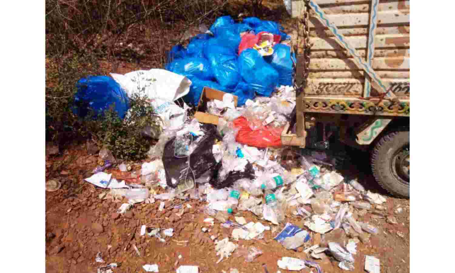 परिवार हॉस्पिटल का वाहन कैंसर पहाड़ी पर फेंक रहा था बायोमेडिकल कचरा, निगम ने की कार्यवाही