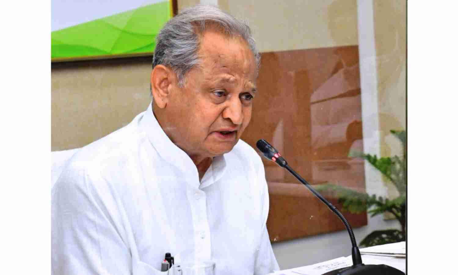 राजस्थान के मुख्यमंत्री अशोक गहलोत कोरोना पॉजिटिव, एक दिन पहले पत्नी हुई थीं संक्रमित