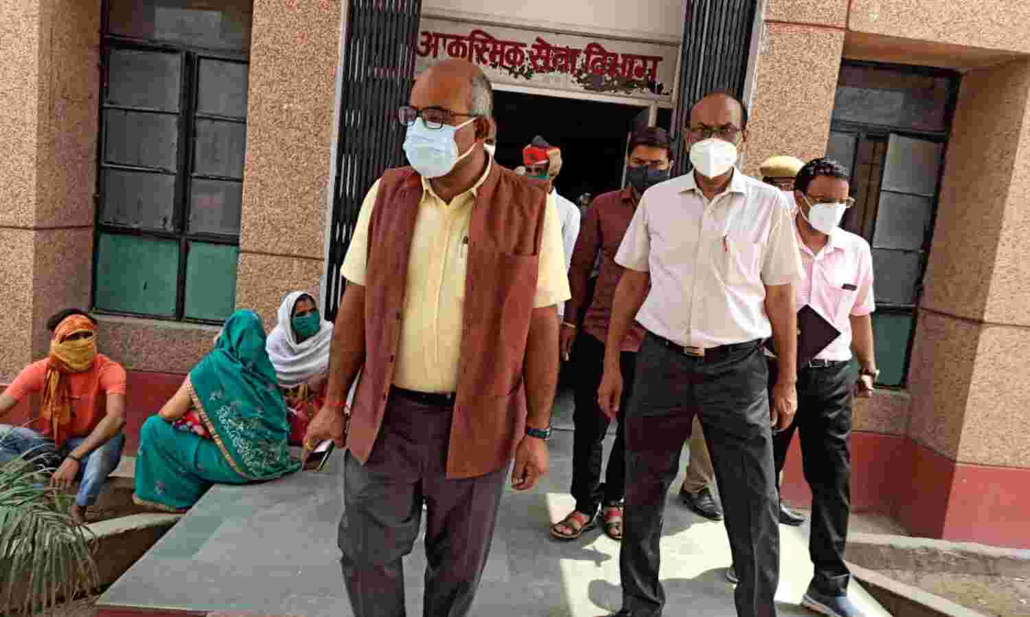 कानपुर देहात: जिला अस्पताल का डीएम ने किया निरीक्षण, डॉक्टर और मेडिकल स्टाफ मिले नदारद