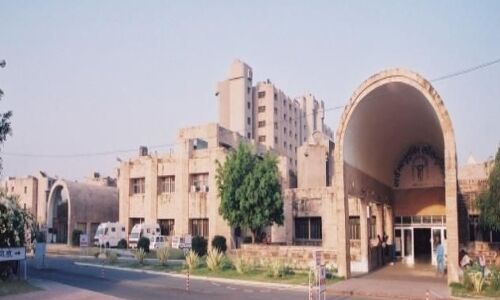 एसजीपीजीआई में चौथे तल से कूदकर मरीज ने दी जान