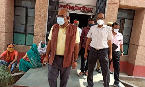 कानपुर देहात: जिला अस्पताल का डीएम ने किया निरीक्षण, डॉक्टर और मेडिकल स्टाफ मिले नदारद