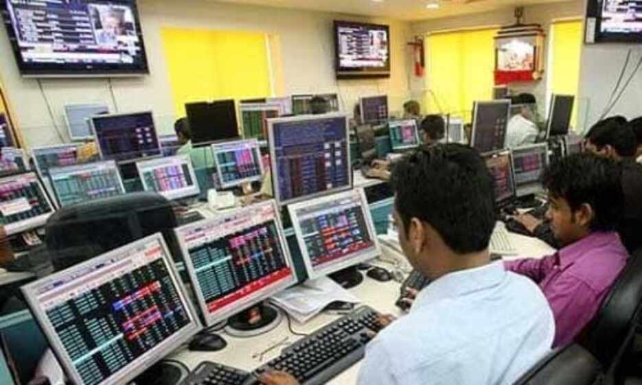 माह के आखिरी दिन शेयर बाजार में भारी गिरावट, सेंसेक्स 983 अंक लुढ़का माह के आखिरी दिन शेयर बाजार में भारी गिरावट, सेंसेक्स 983 अंक लुढ़का