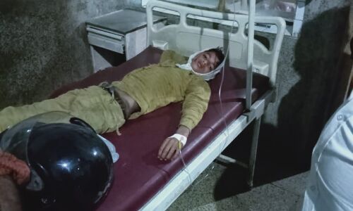 बहराइच: निवर्तमान प्रधान के समर्थकों ने ग्रामीणों को पीटा, पुलिस ने पीड़ितों को ही थाने में बैठाया