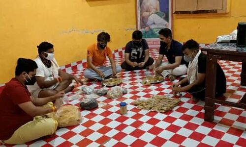 बहराइच: वातावरण और स्वास्थ्य सुरक्षा-संरक्षा के लिए RSS का विशेष अभियान, काढ़ा और हवन सामग्री कर रहा वितरित