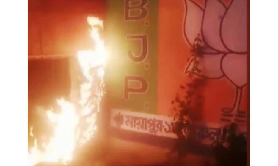 नंदीग्राम में तृणमूल कार्यकर्ताओं ने की तोड़फोड़, भाजपा कार्यालय में आग लगाई