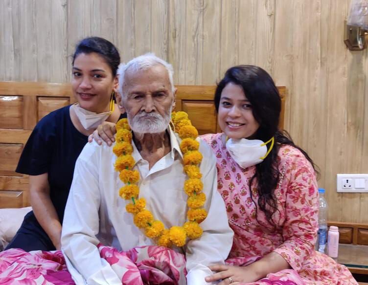 बहराइच: परिवार के लिए वरदान बन गई डॉक्टर बहनें