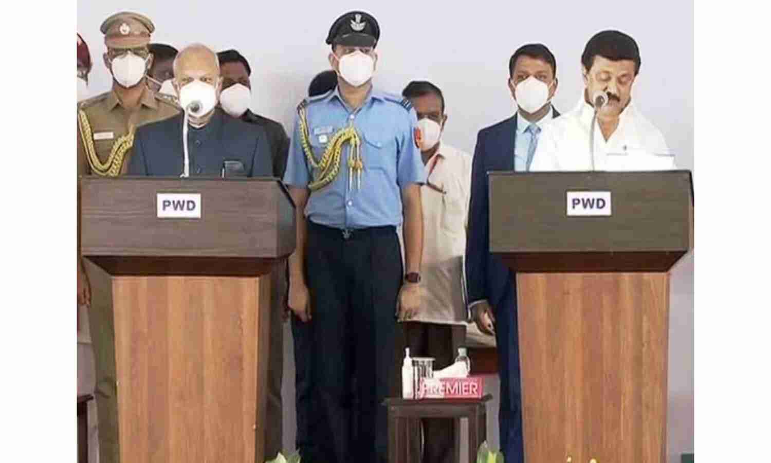 डीएमके प्रमुख एमके स्टालिन पहली बार बने मुख्यमंत्री, 33 मंत्रियों के साथ ली शपथ