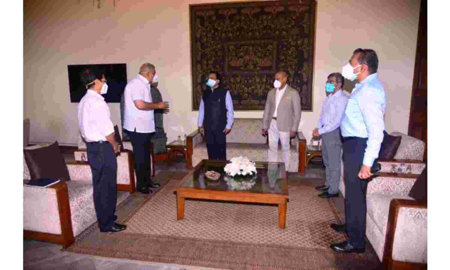 गृहमंत्रालय की टीम ने राज्यपाल धनखड़ से की मुलाकात, बंगाल हिंसा पर चर्चा