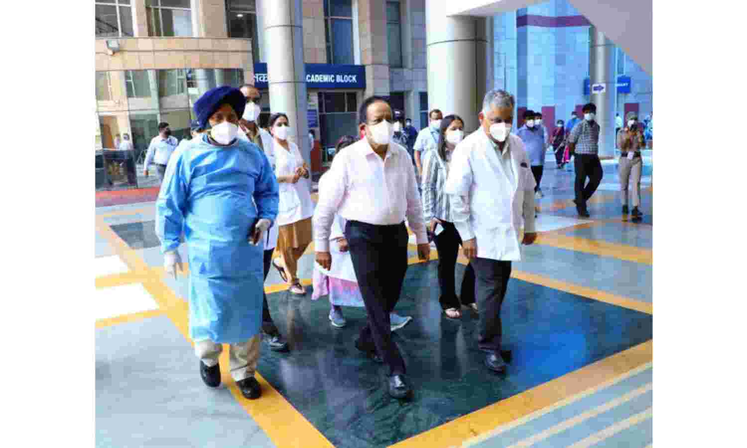 राज्य टीकाकरण अभियान में पहला डोज ले चुके लोगों को प्राथमिकता दें : स्वास्थ्य मंत्री