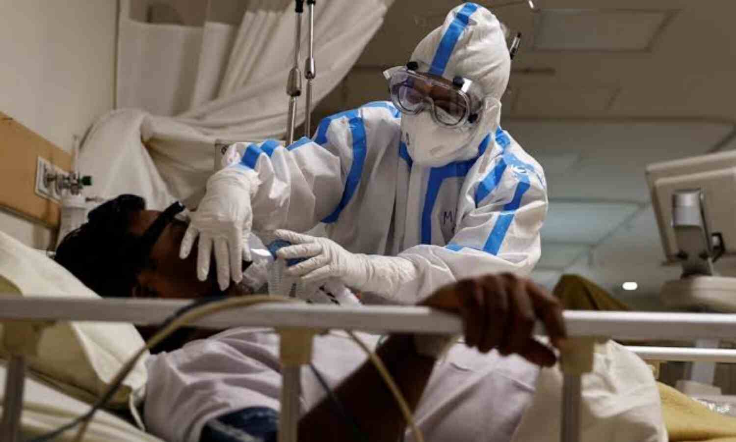 यूपी के हर कोविड मरीज को दवाई के साथ ऑक्सीजन की डोज़